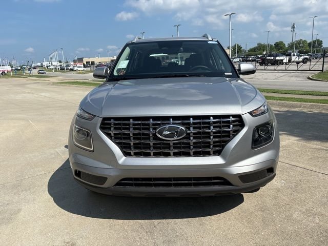 New 2025 Shimmering Silver Hyundai SEL image 4