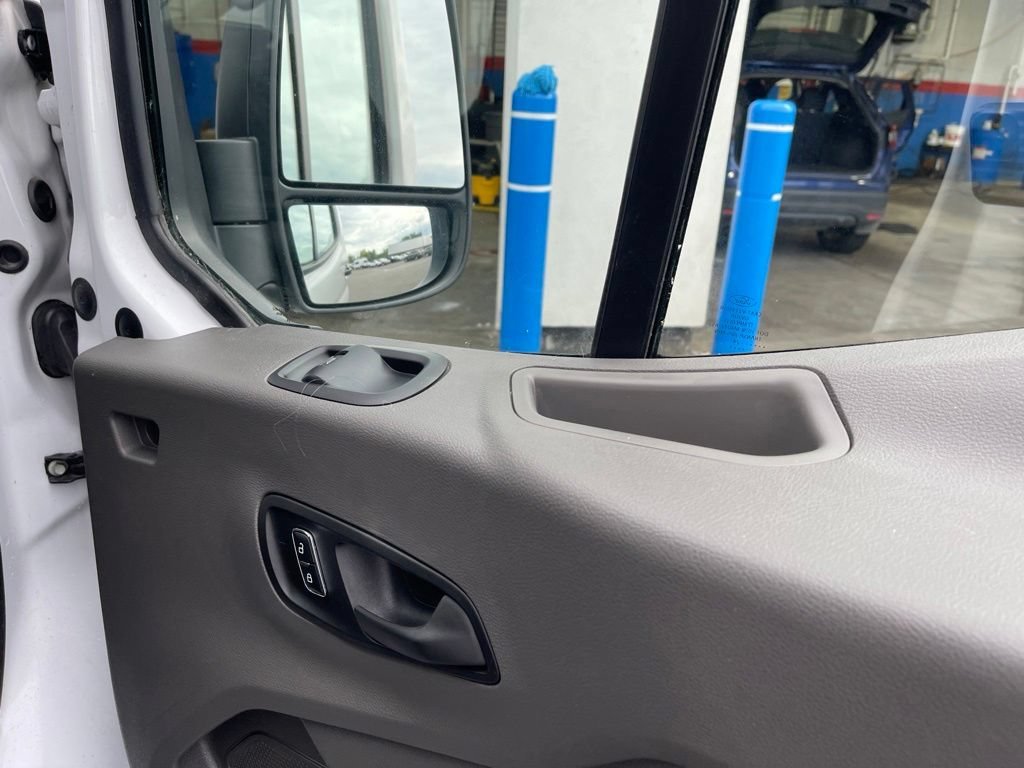 Used 2024  Ford  image 21
