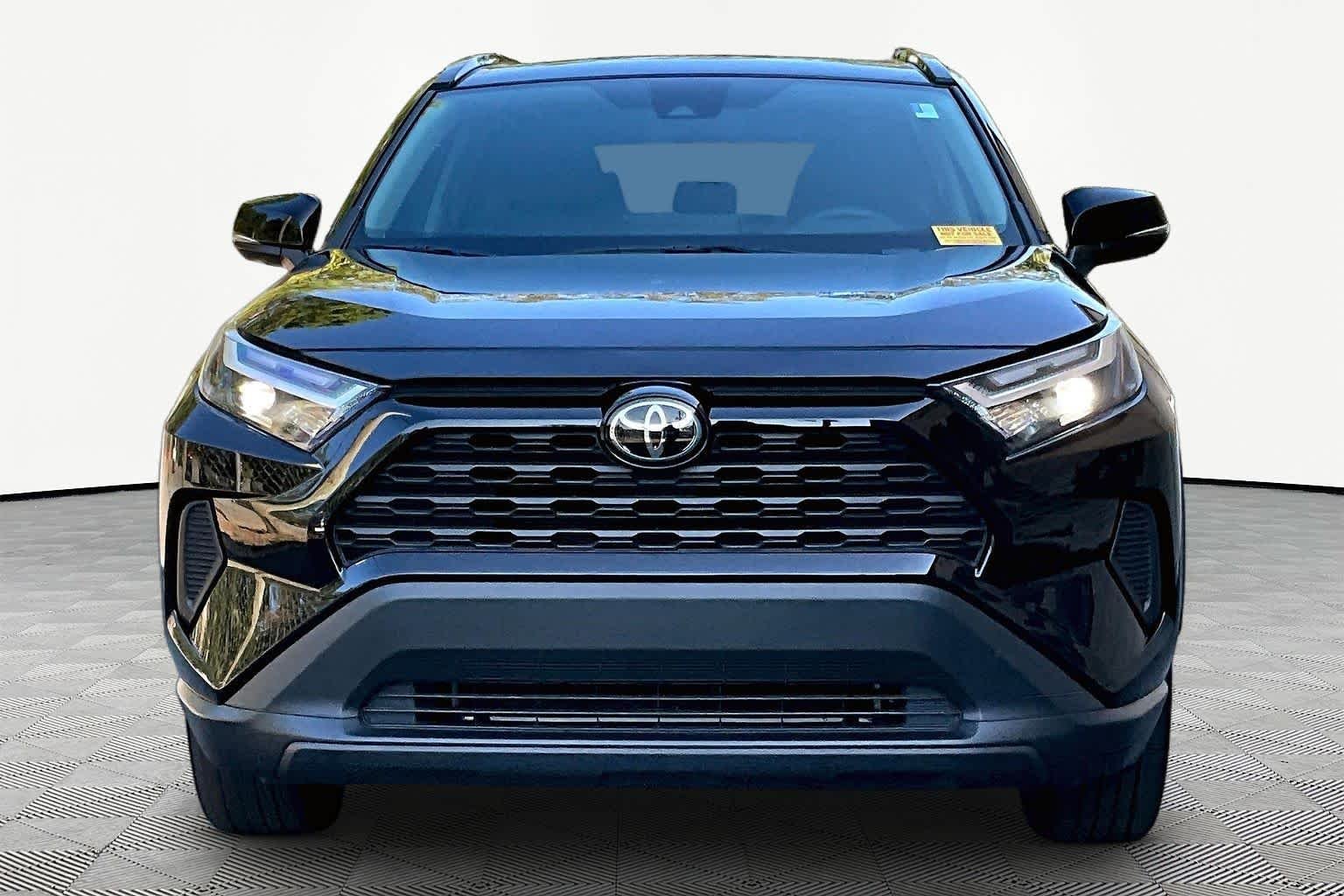 Used 2025 Midnight Black Metallic Toyota XLE image 4