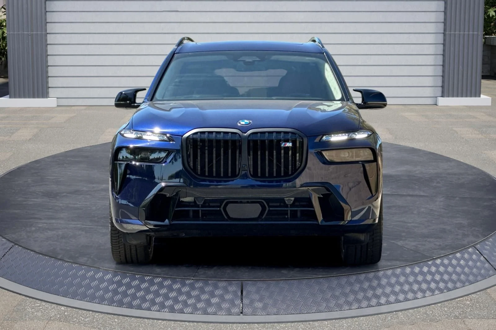 New 2026 Tanzanite Blue II Metallic BMW M60i image 2