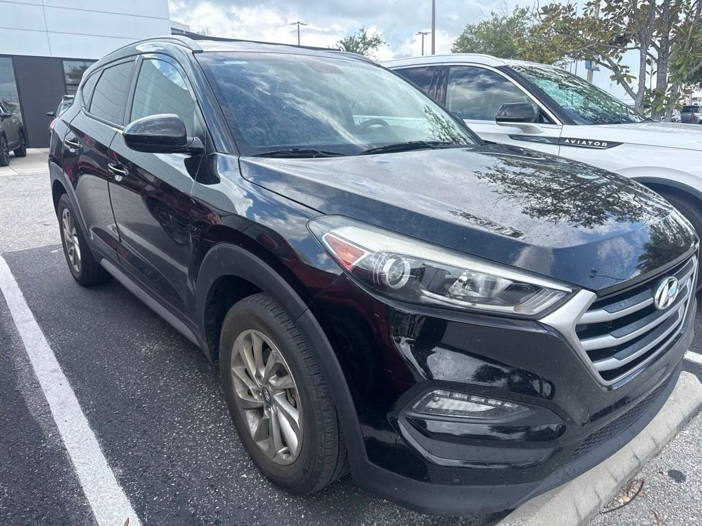 Used 2017 Black Hyundai SE image 3