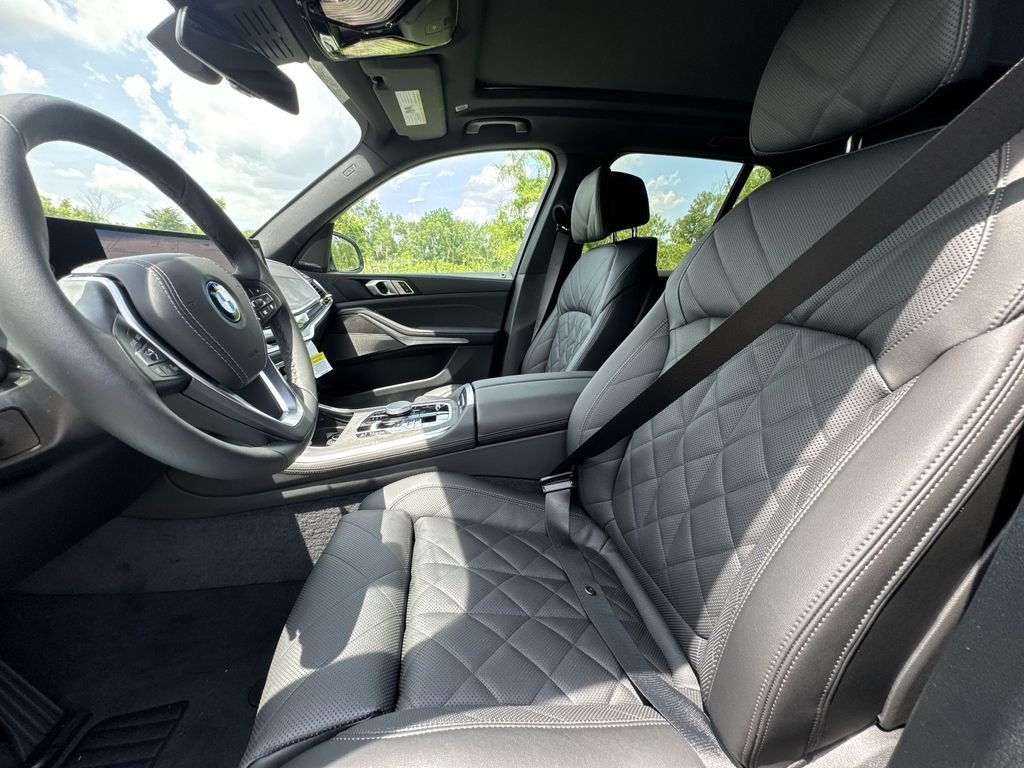 New 2026 Manhattan Green Metallic BMW xDrive50e image 13