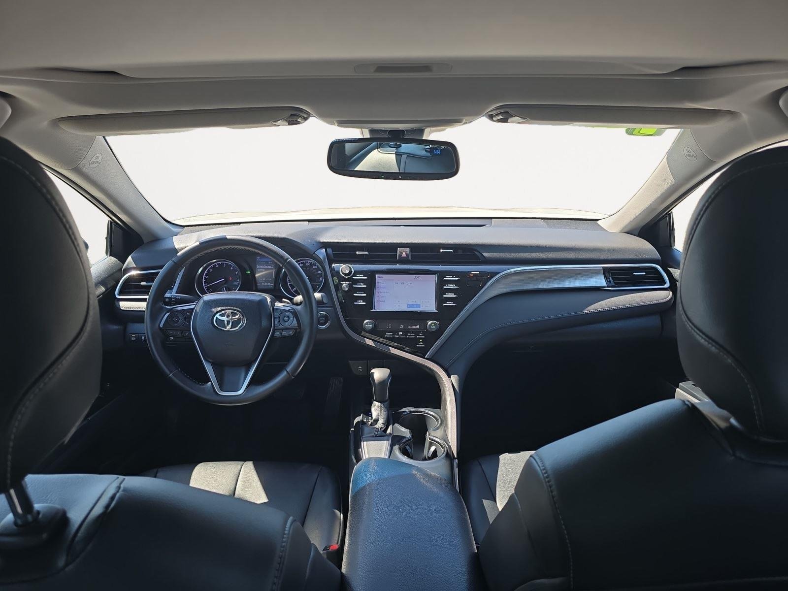 Used 2018 Super White Toyota SE image 15
