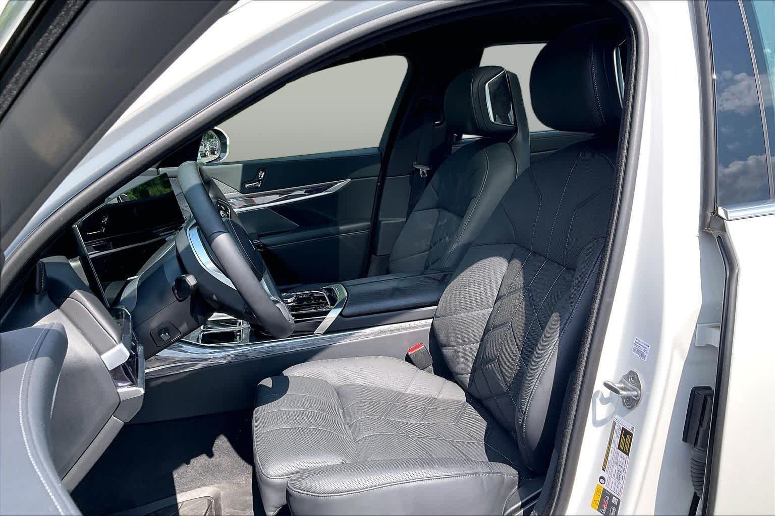 Pre-Owned 2024 BMW I7 EDrive50