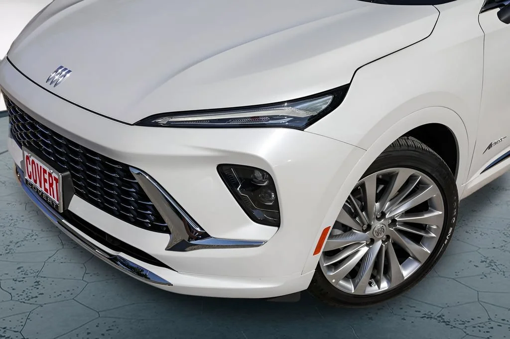 Used 2024 White Frost Tricoat Buick Avenir image 3