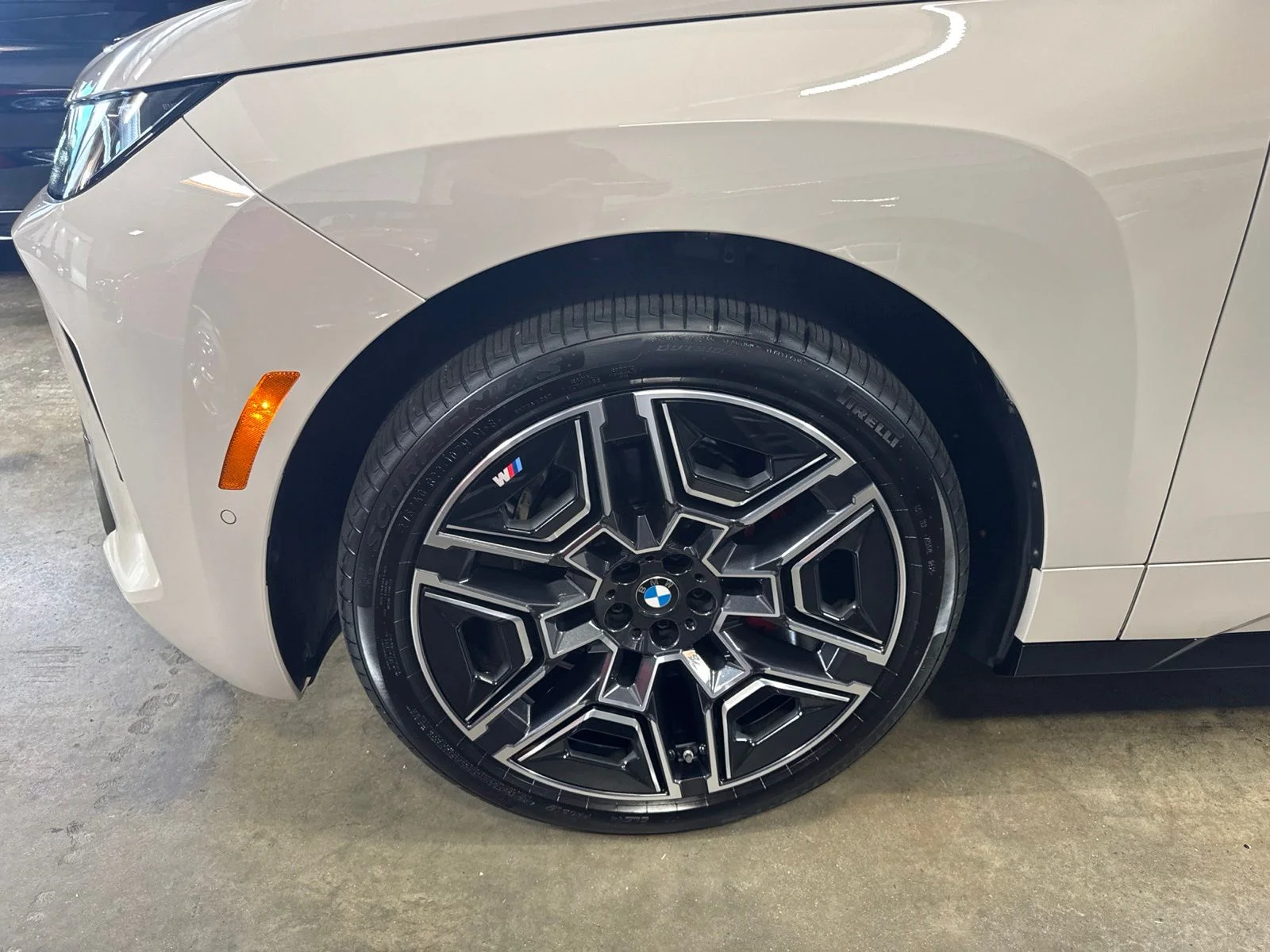 Used 2026 Beige BMW xDrive60 image 5