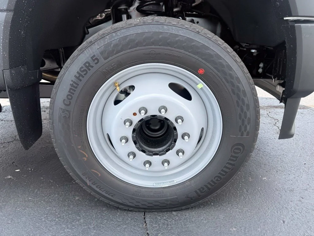 New 2026 Oxford White Ford F-450® XL image 39