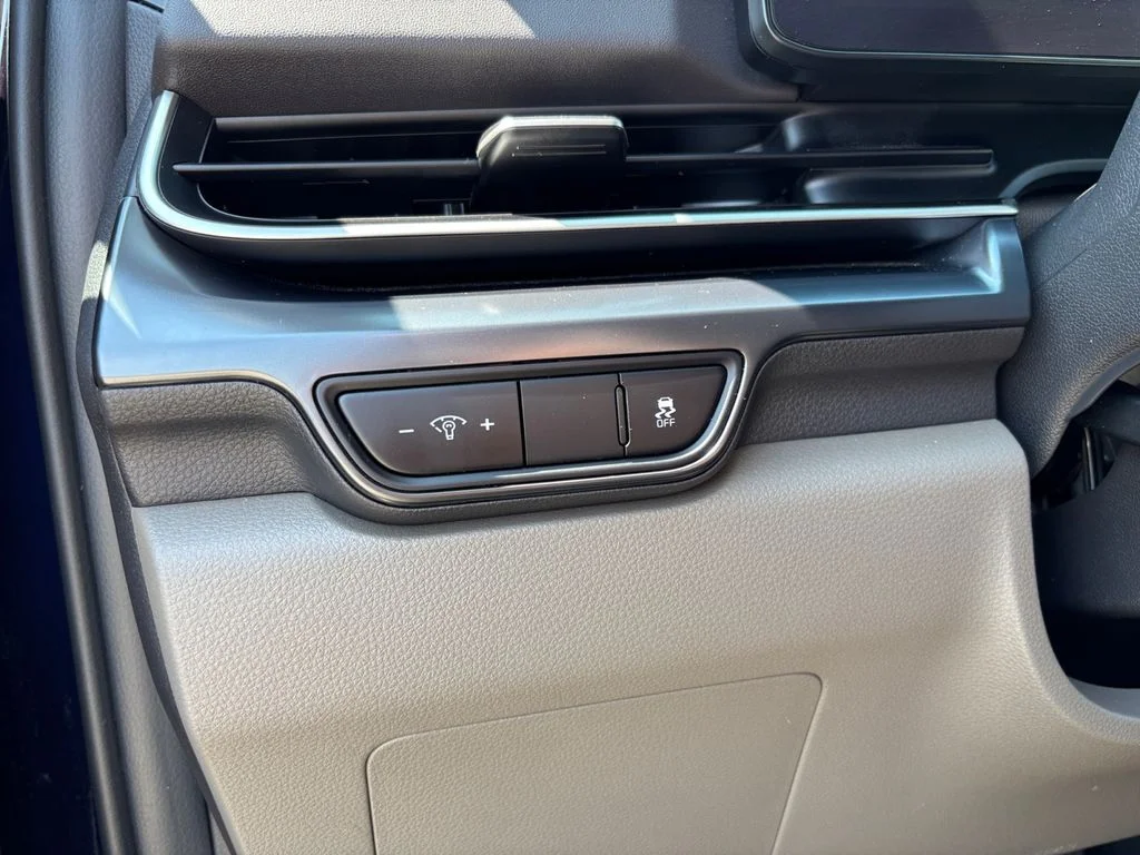 Used 2025 Blue Kia LXS image 34