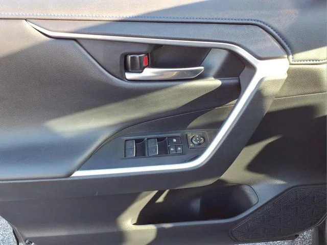 2023 Toyota RAV4 XSE - Photo 9