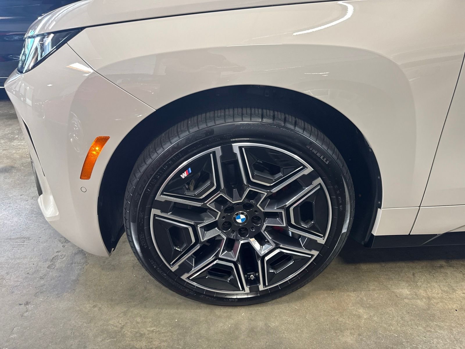 Used 2026 Beige BMW xDrive60 image 5