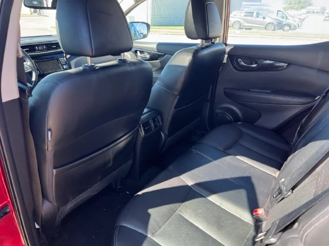 Used 2022 Red Nissan SL image 33
