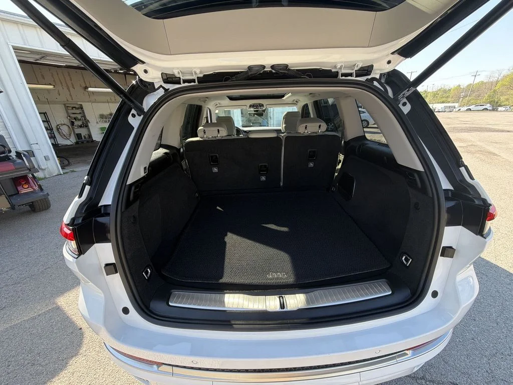 Used 2022 White Jeep Summit 4xe image 24