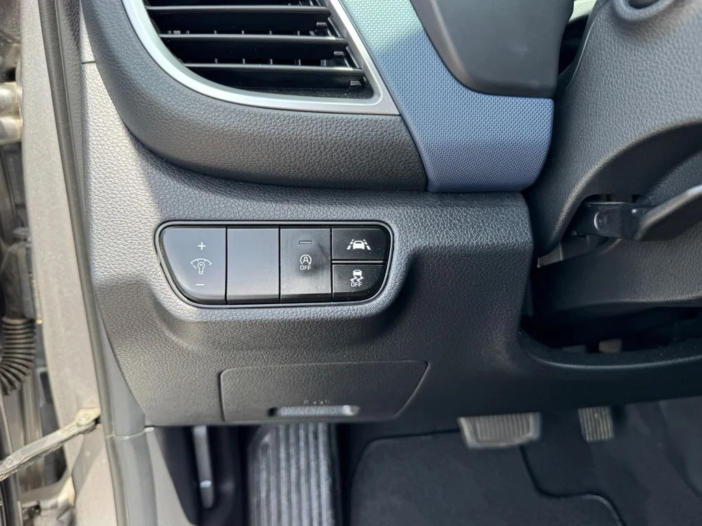 Used 2021 Gray Kia S image 18