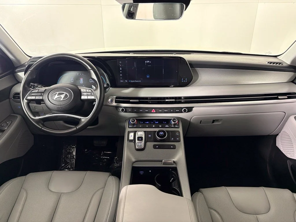 Used 2025 White Hyundai SEL image 38