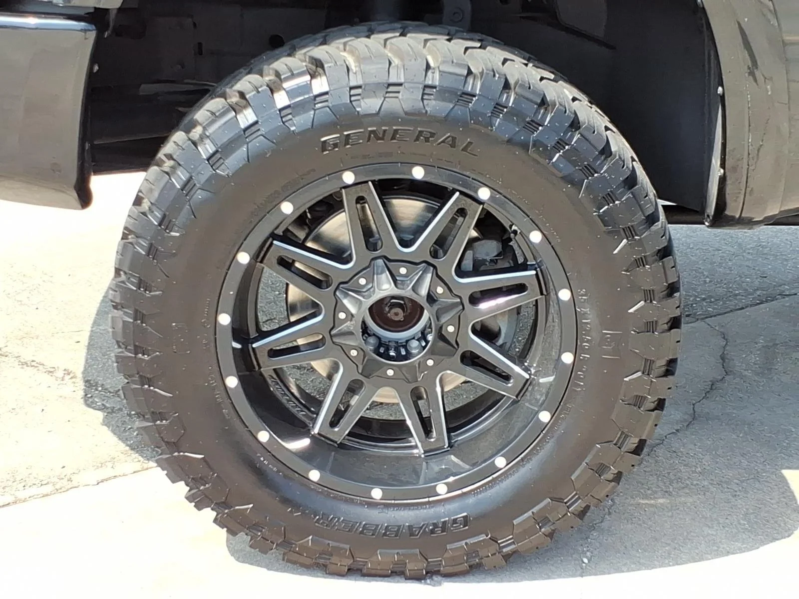 Used 2019 Magnetic Black Metallic Nissan PRO-4X image 4
