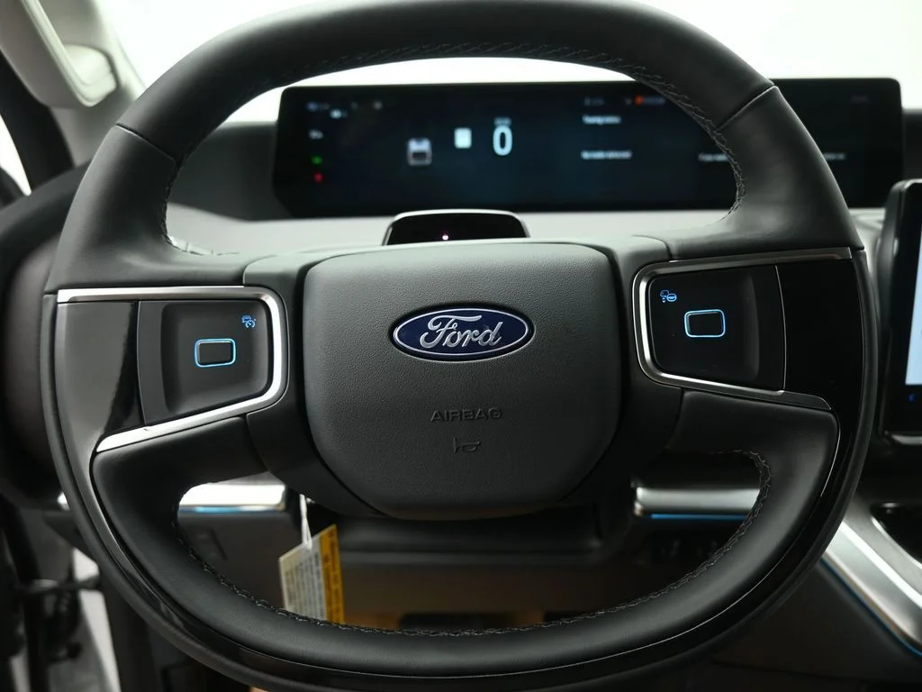 New 2025 Oxford White Ford Platinum image 12