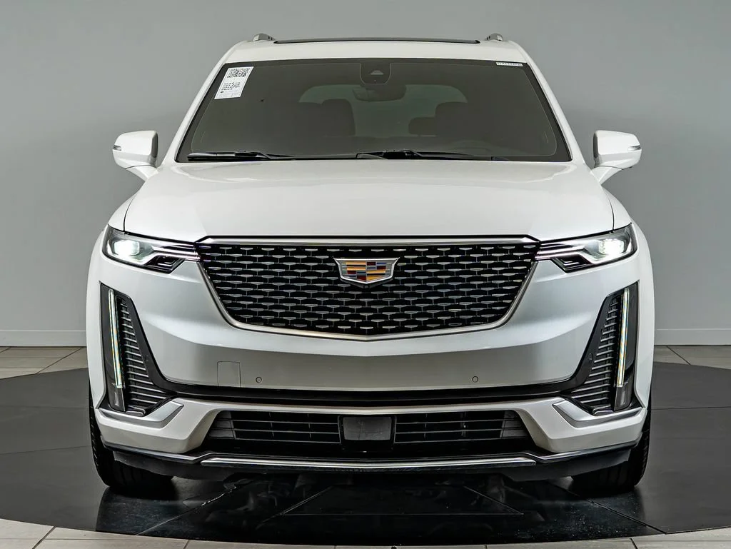 Used 2025 Crystal White Tricoat Cadillac Premium Luxury image 2