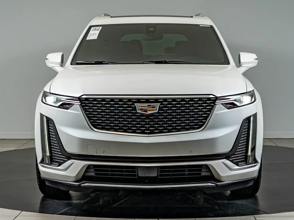 Used 2025 Crystal White Tricoat Cadillac Premium Luxury image 2