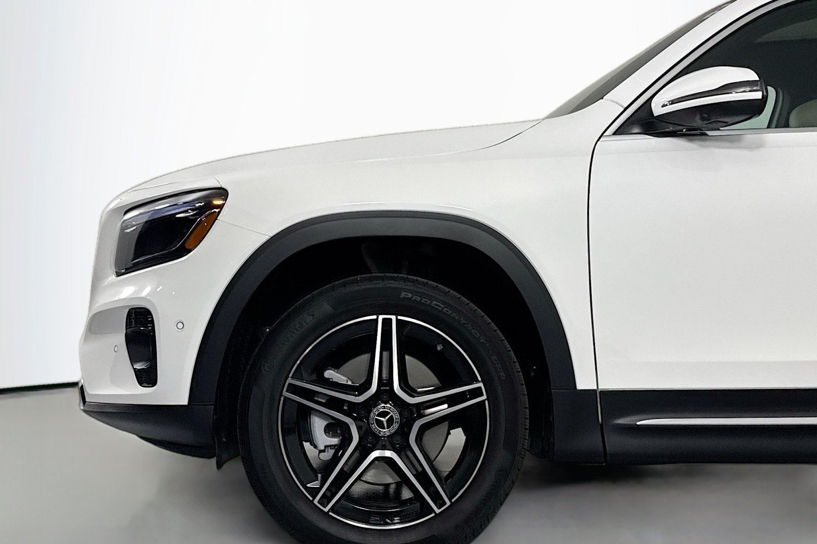 New 2026 Polar White Mercedes-Benz GLB 250 SUV image 9