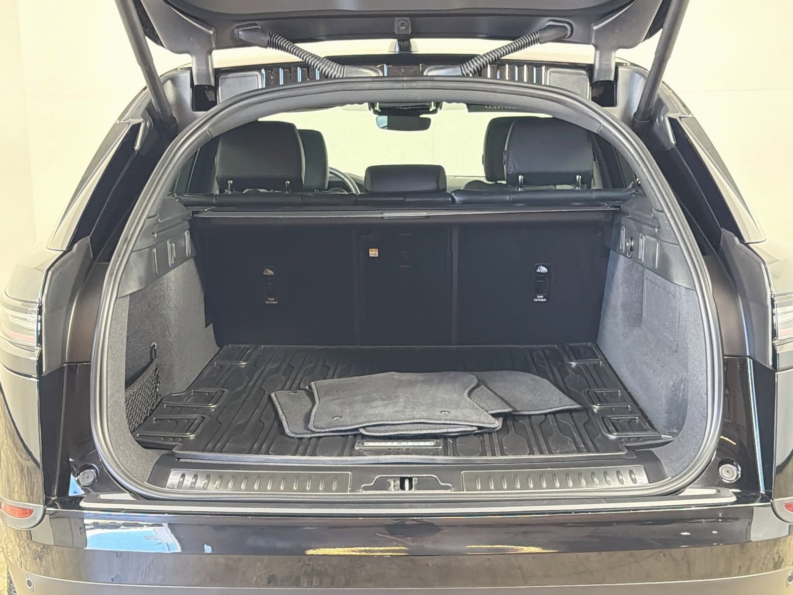 Certified Used 2026 Santorini Black Land Rover S image 29