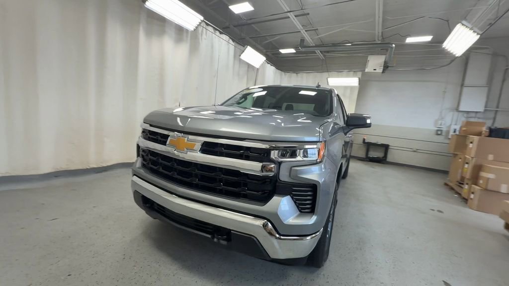2024 Chevrolet Silverado 1500 LT photo 4