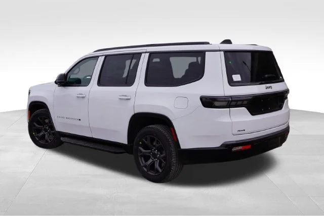 New 2026 Bright White Clear-Coat Exterior Paint Jeep Limited Altitude image 5