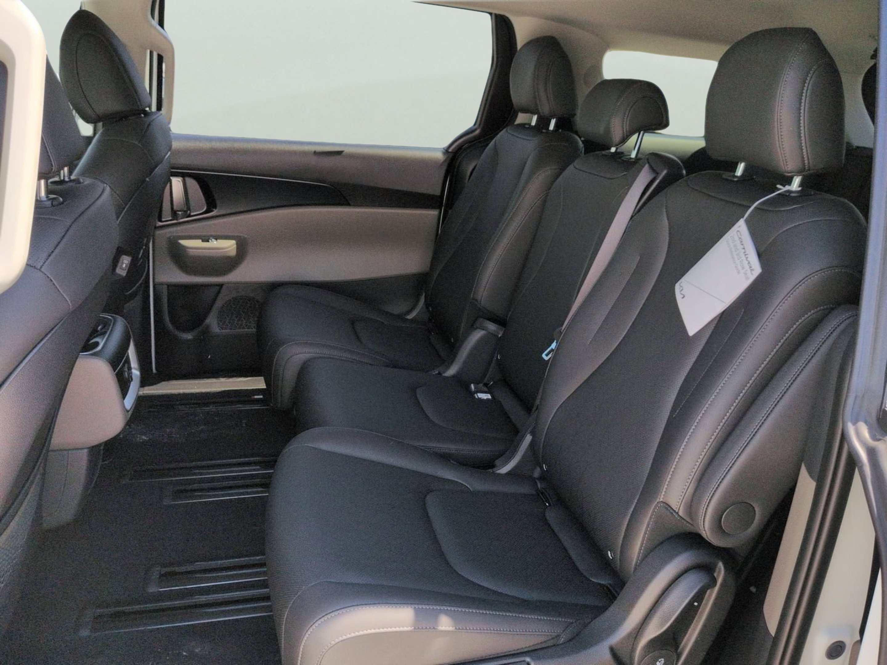 New 2026 Snow White Pearl Kia LXS image 59