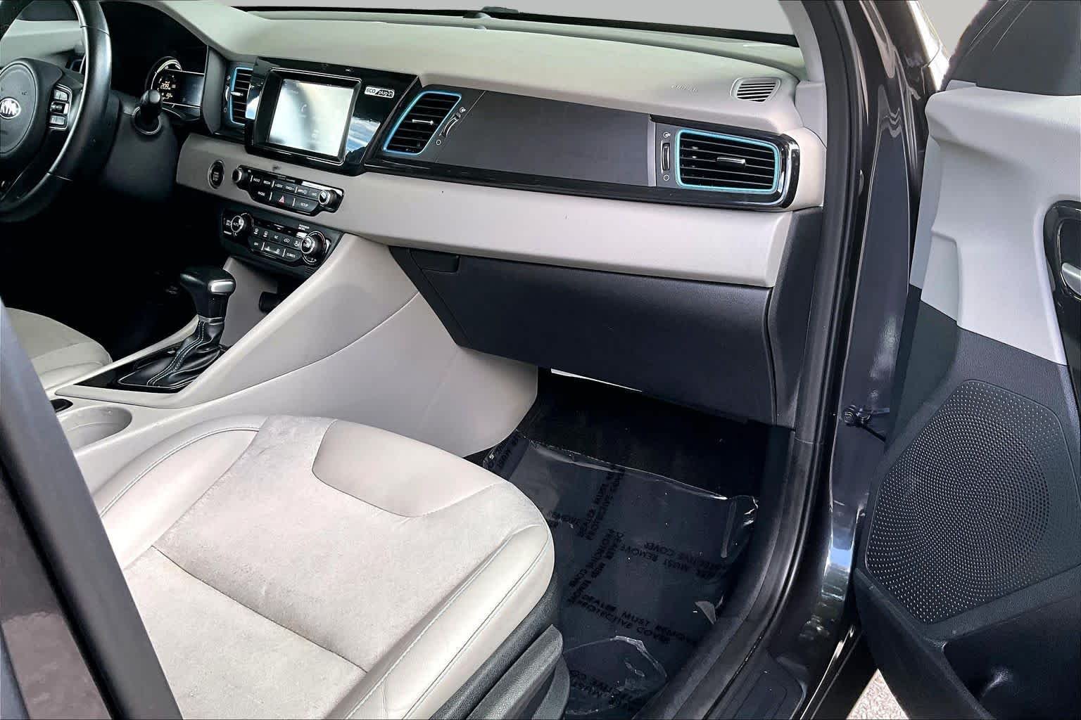 Used 2019 Platinum Graphite Kia EX image 18