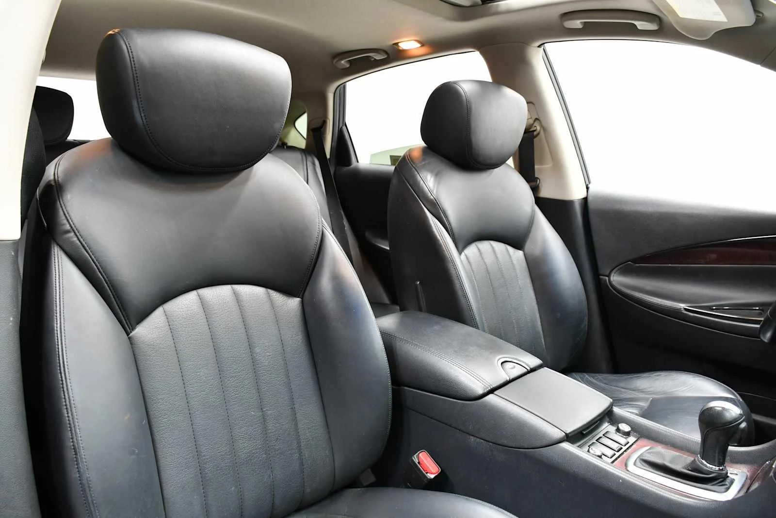 Used 2017 Graphite Shadow INFINITI  image 24
