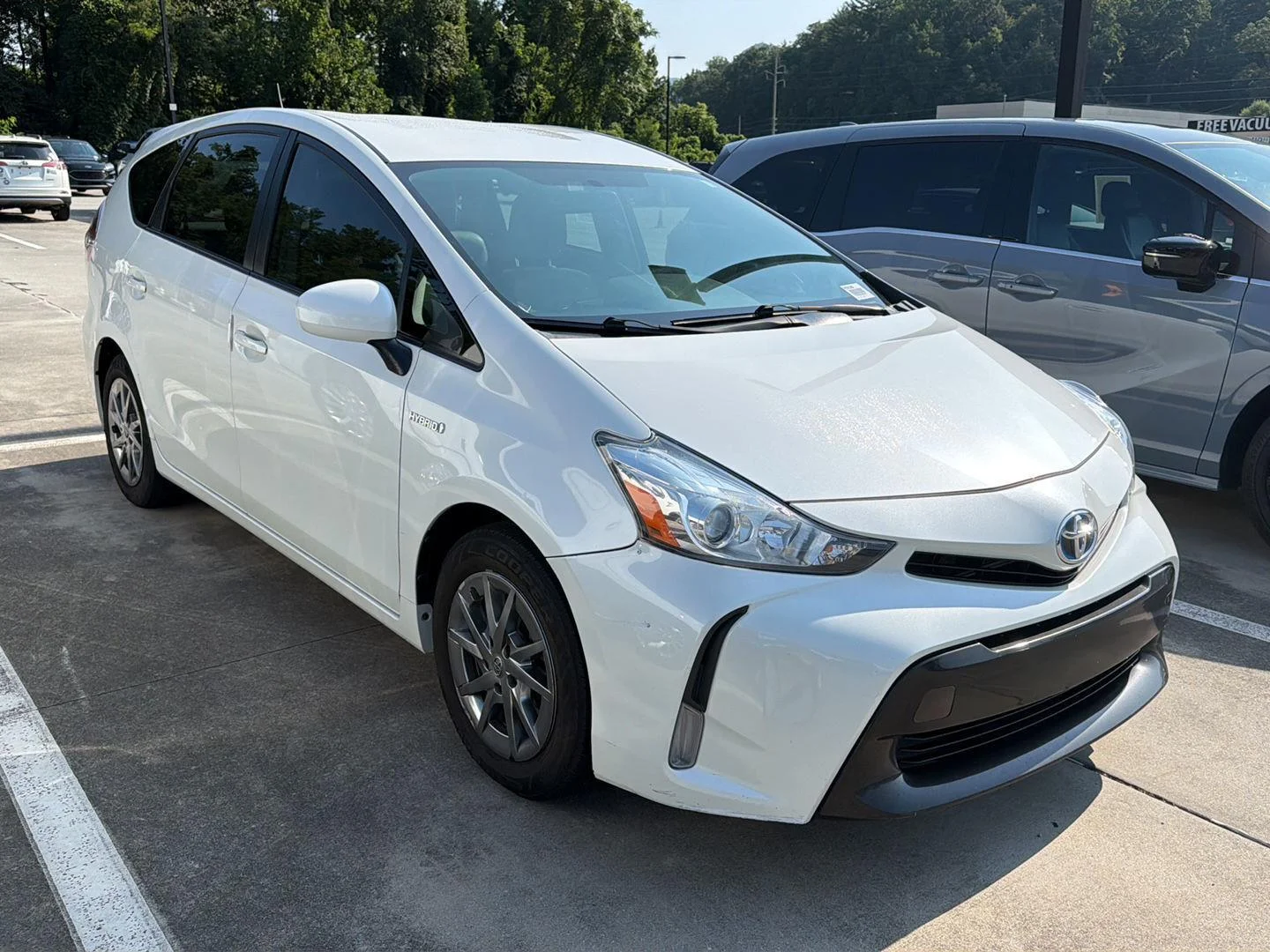 Used 2016  Toyota Three image 3