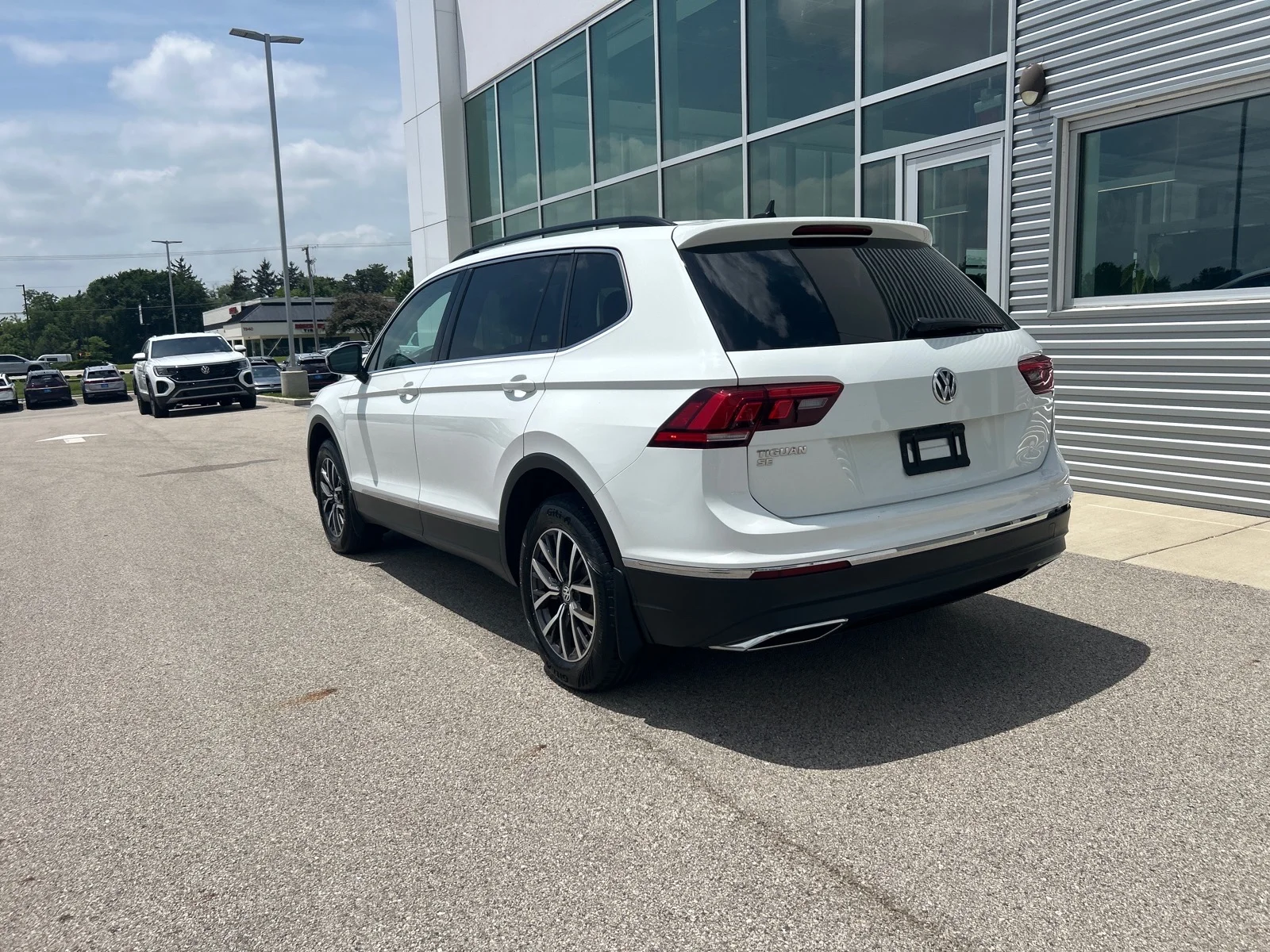 Used 2020 Pure White Volkswagen SE 4Motion image 3