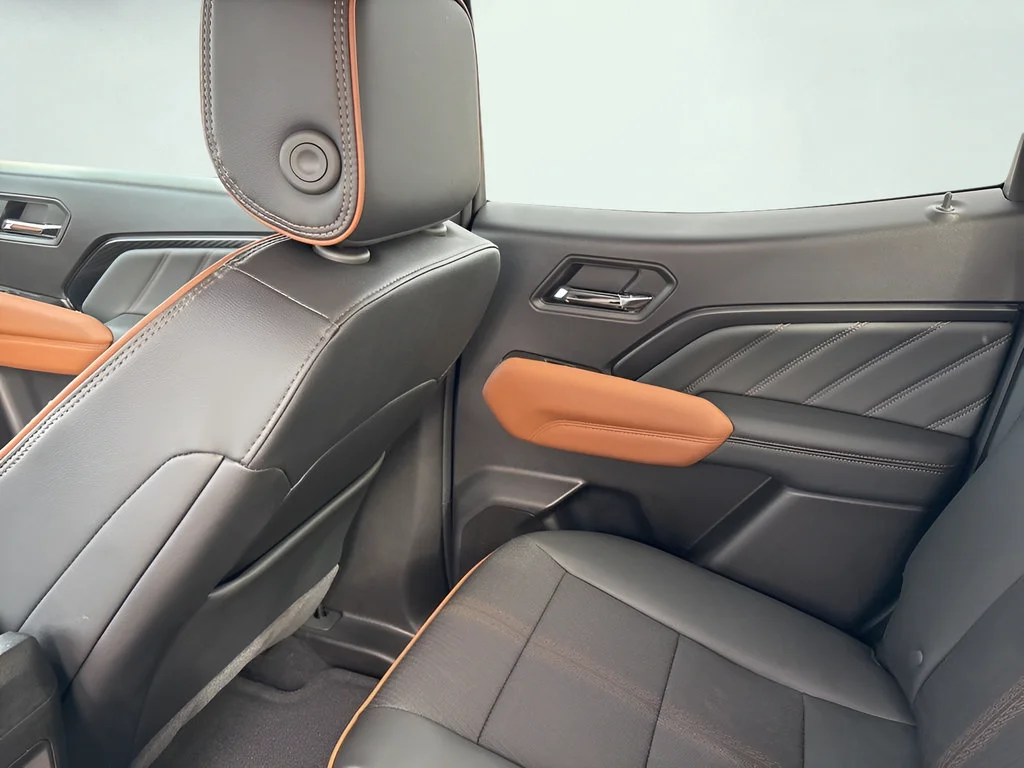 2026 GMC Canyon AT4 - Photo 15