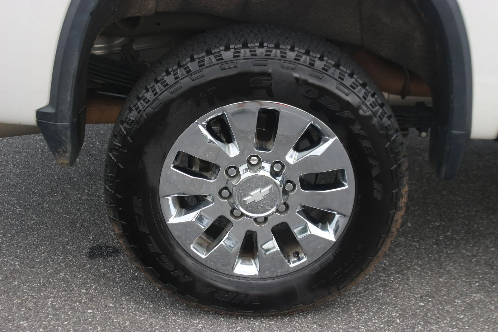Used 2023 IRIDESCENT PEARL TRICOAT Chevrolet High Country image 42