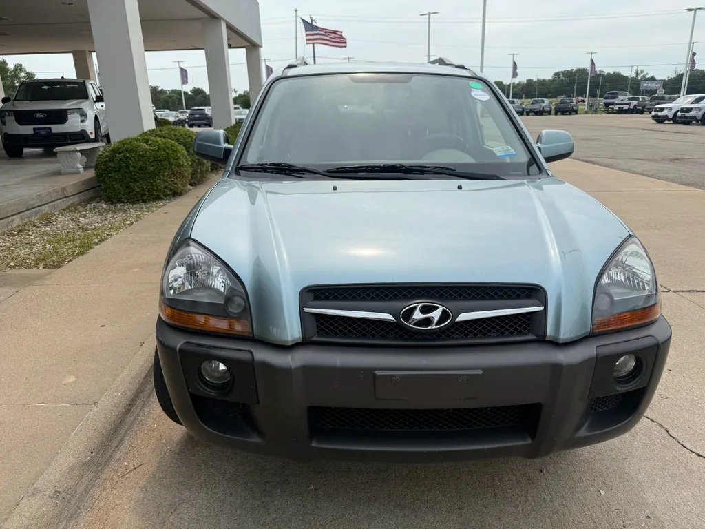 Used 2009 Desert Sage Metallic Hyundai SE image 6