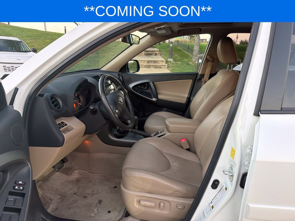 Used 2010  Toyota Limited image 12