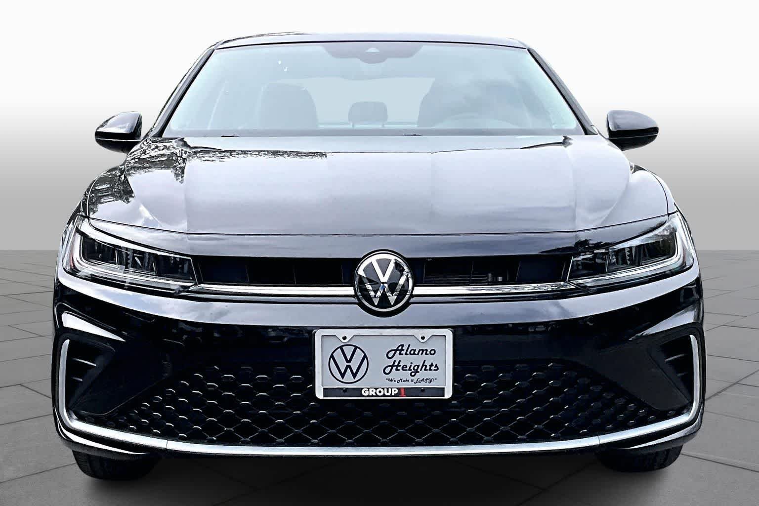 New 2026 Deep Black Pearl Volkswagen 1.5T SE image 3