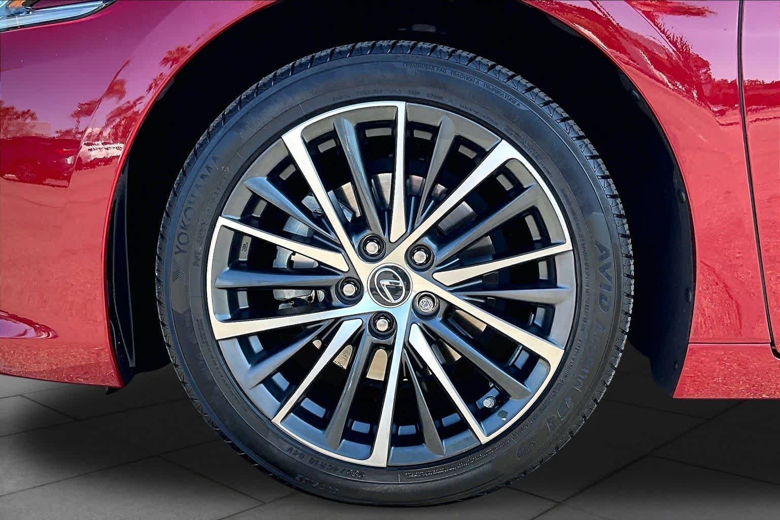 Used 2022 Matador Red Mica Lexus  image 10