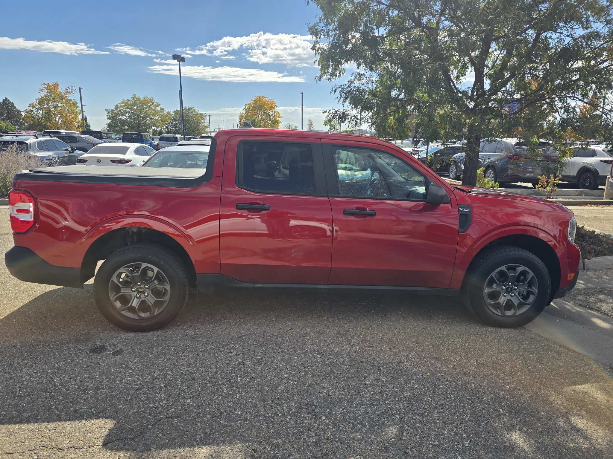 Used 2022 Hot Pepper Red Tinted Clearcoat Metallic Ford XLT image 6