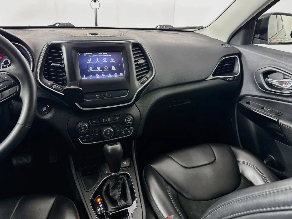 Used 2019 Black Jeep Latitude Plus image 29