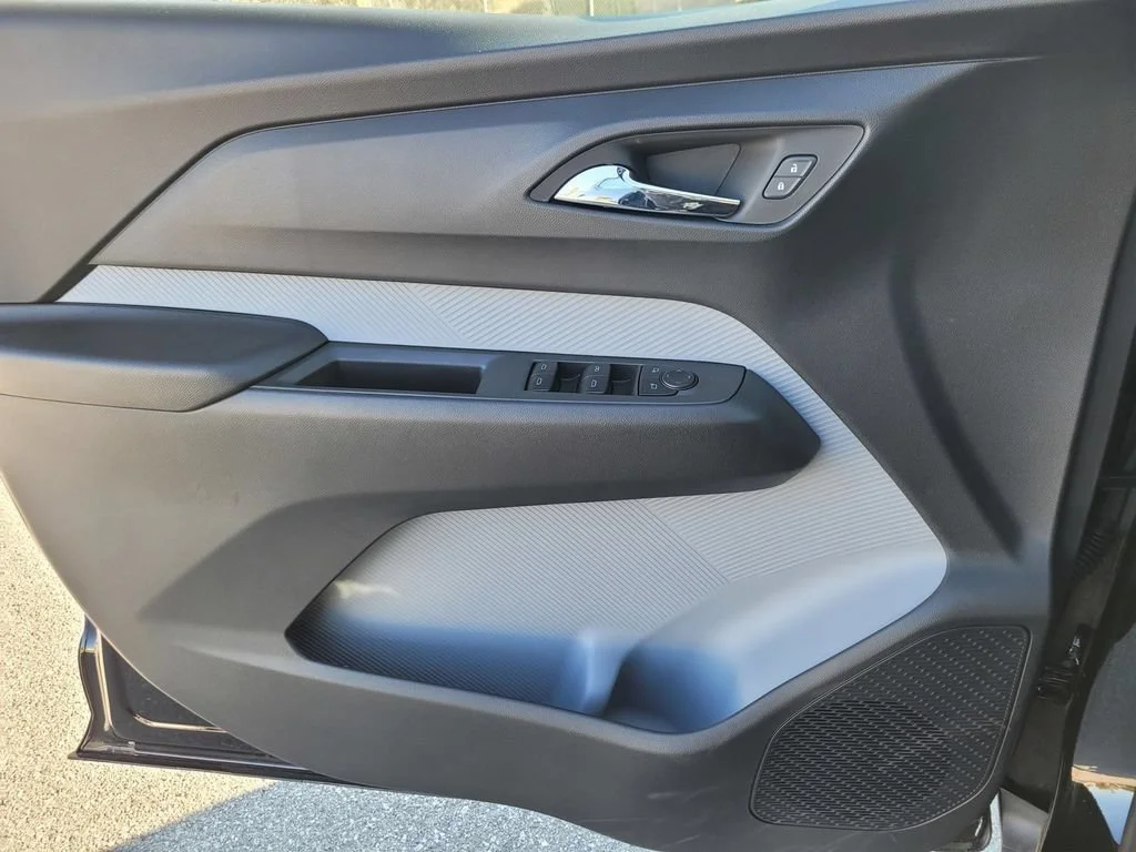2027 Chevrolet Bolt RS - Photo 25