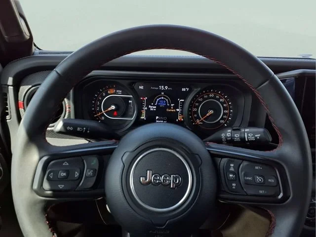 Used 2025  Jeep Rubicon image 12