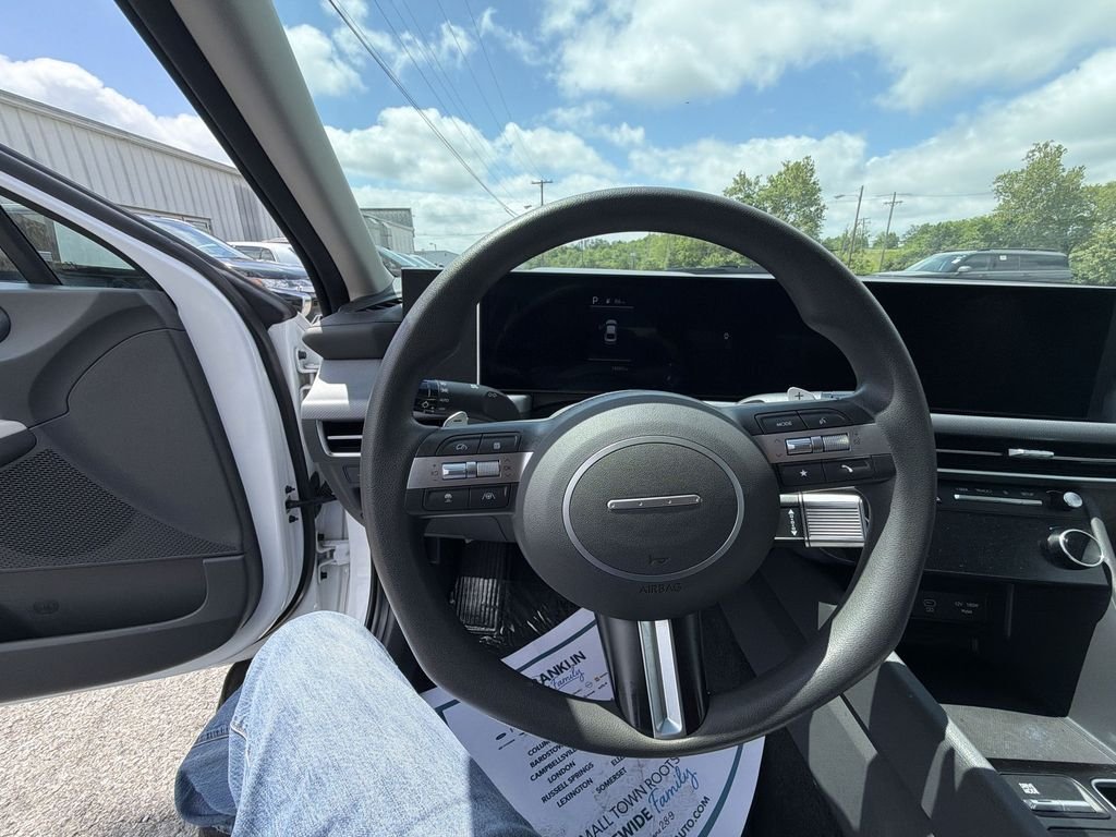 Used 2025 White Hyundai SEL image 14