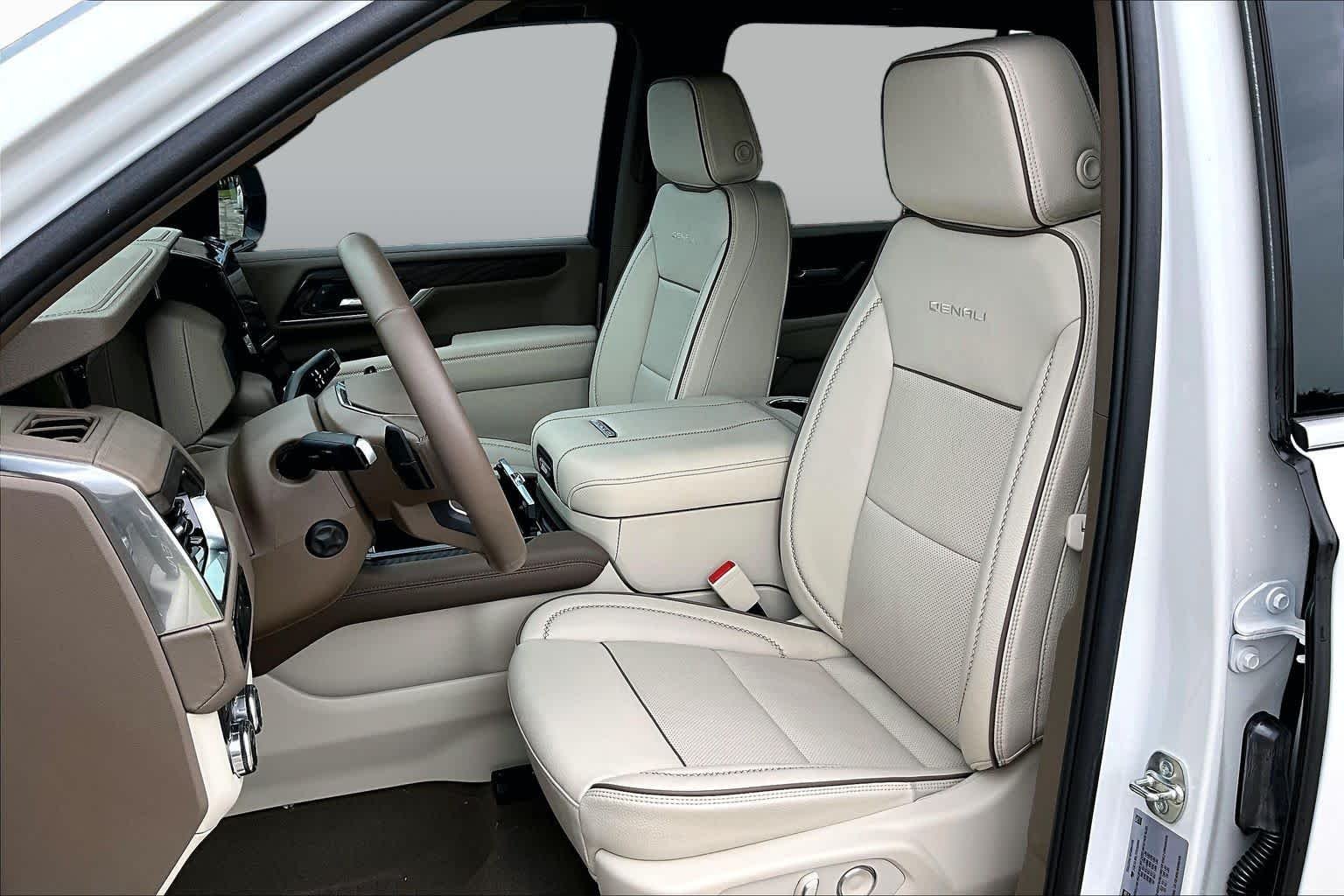 Used 2025 White Frost Tricoat GMC Denali image 8