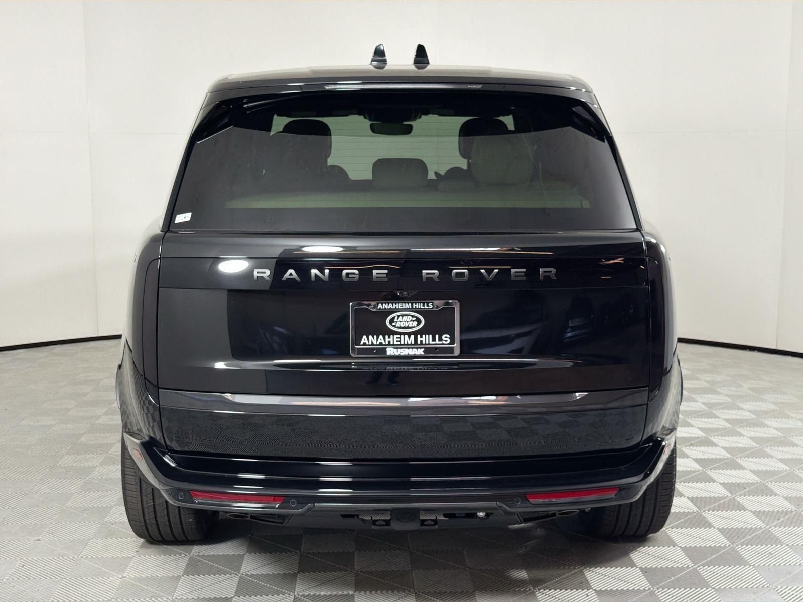 New 2026 Santorini Black Land Rover SE image 4