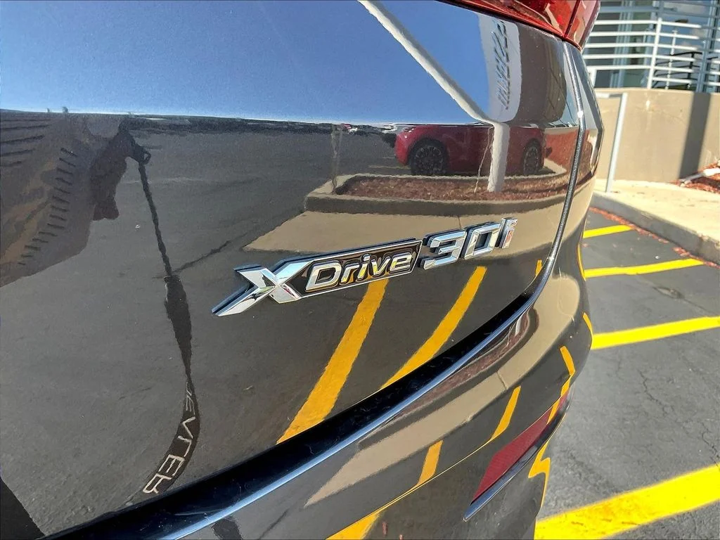 Used 2022  BMW xDrive30i image 23