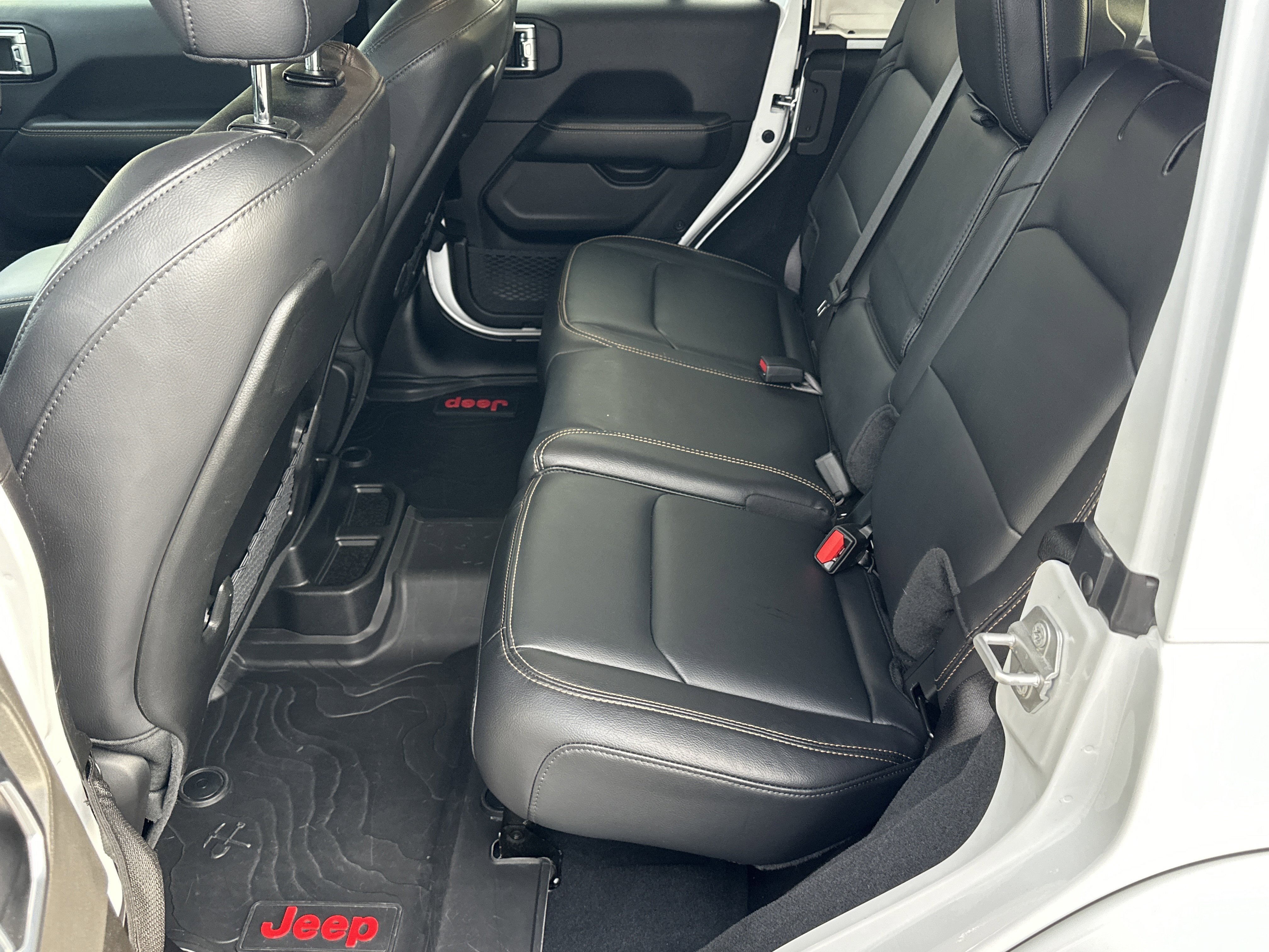 Used 2024 Bright White Clearcoat Jeep Sahara image 21