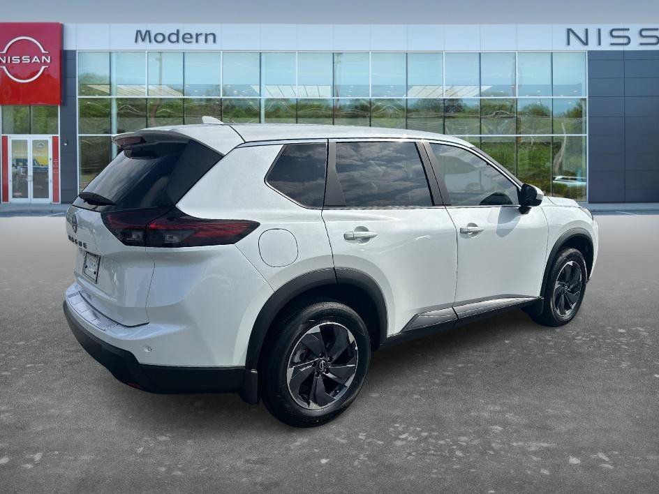 Used 2025 Everest White Pearl Nissan SV image 5
