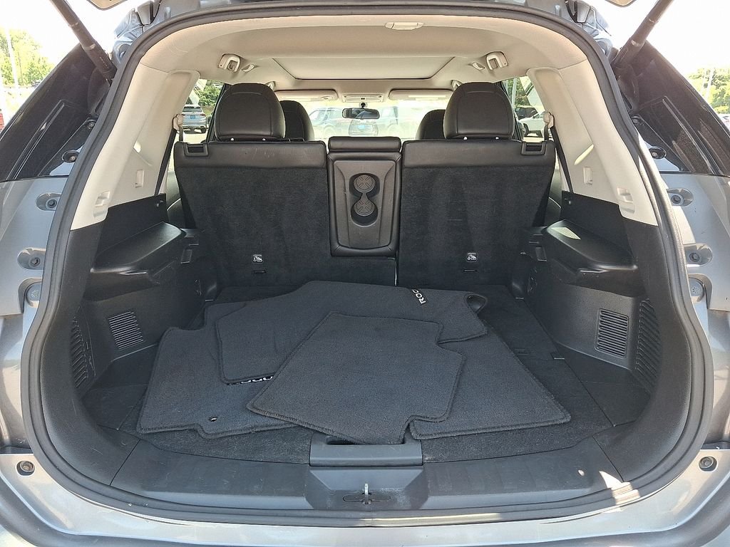 Used 2015 Gray Nissan SL image 29