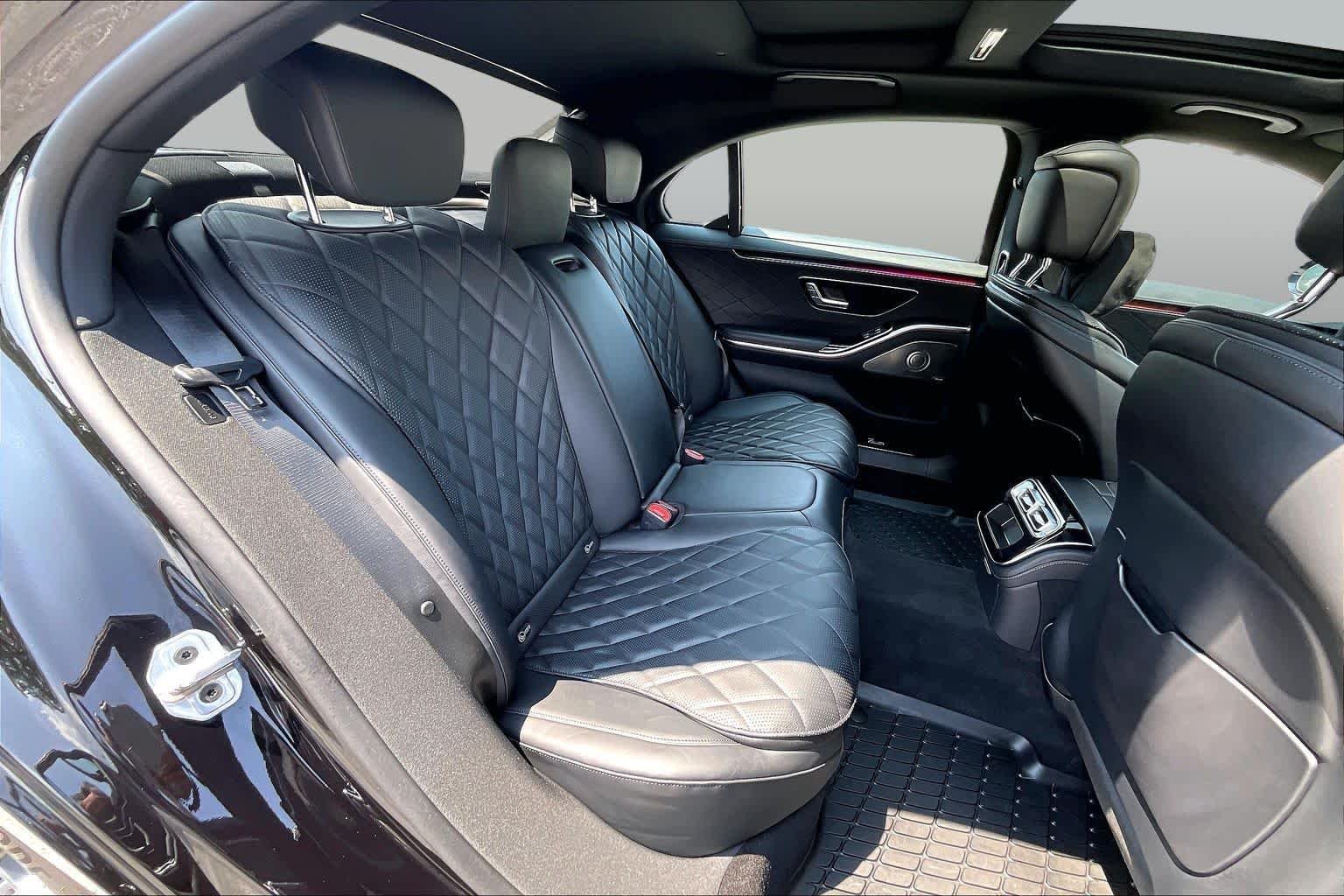Used 2025 Obsidian Black Metallic Mercedes-Benz S 580 image 19