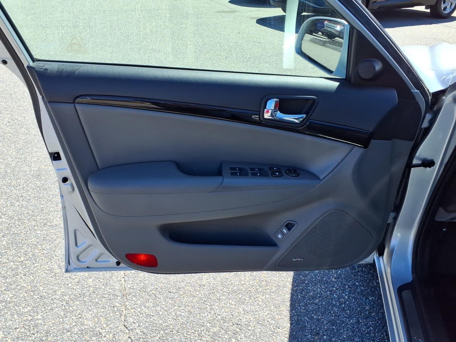 Used 2009 Bright Silver Hyundai Limited image 16